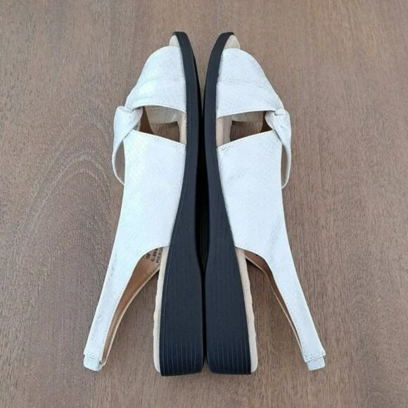 Comfortview The Pearl Sandal - Color: White - Size: 10 W - Picture 7 of 9